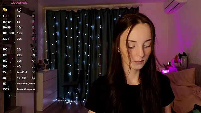 Snapshot of Silver_rains chatting on March 15, 2025, 8:43 pm Silver rains online show from March 15, 2025, 8:43 pm