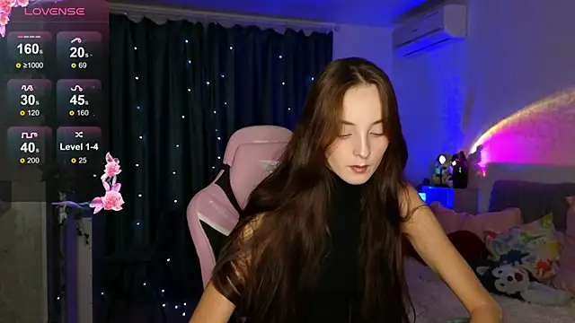 Snapshot of Silver_rains chatting on October 19, 2025, 10:54 pm Silver rains online show from October 19, 2025, 10:54 pm