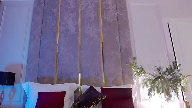 Snapshot of MilaDYstarlight chatting on December 24, 2024, 9:44 pm MilaDYstarlight online show from December 24, 2024, 9:44 pm