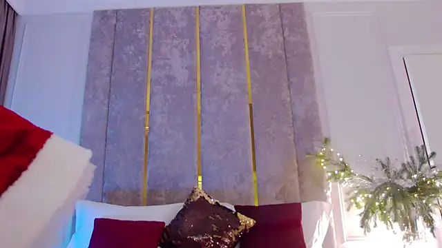 Snapshot of MilaDYstarlight chatting on December 25, 2024, 8:07 pm MilaDYstarlight online show from December 25, 2024, 8:07 pm