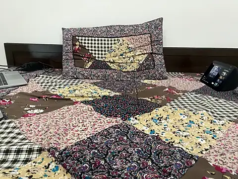 Snapshot of debu46 chatting on October 16, 2025, 8:21 pm debu46 online show from October 16, 2025, 8:21 pm