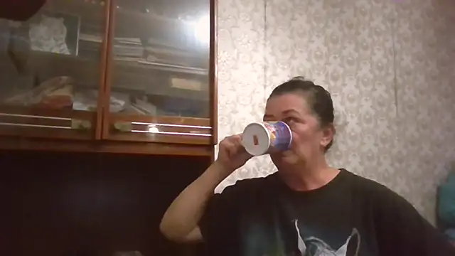 GypsiQueen2 online show from September 27, 2025, 7:52 pm