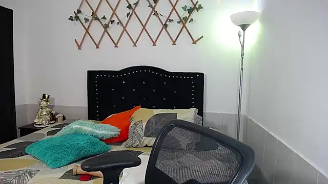 naughty girl 4u online show from February 22, 2026, 10:08 pm