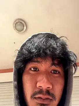 juniiorre online show from October 26, 2025, 11:38 am