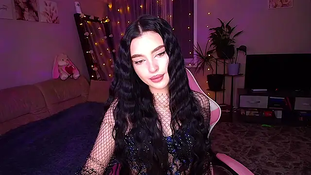   Malika   online show from November 27, 2025, 3:25 pm