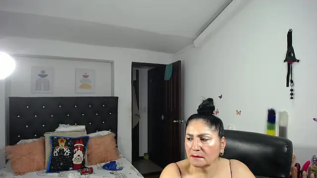 Snapshot of mature_bigboobs10 chatting on January 24, 2025, 10:43 am mature bigboobs10 online show from January 24, 2025, 10:43 am