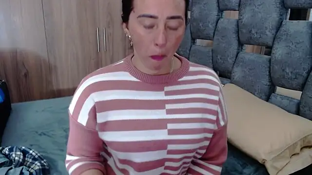 sara hott 1 online show from February 19, 2025, 2:01 pm