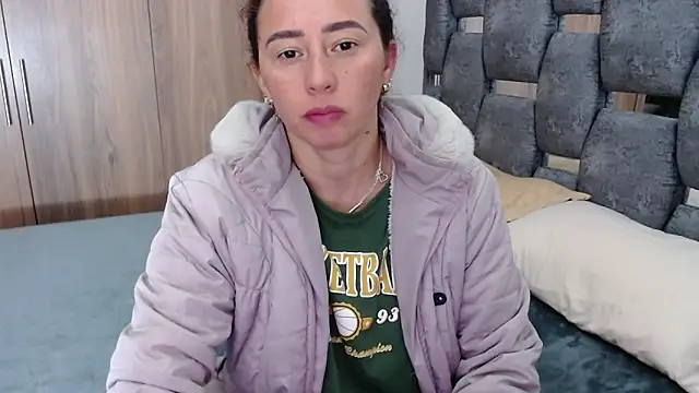 sara hott 1 online show from February 27, 2025, 1:38 pm