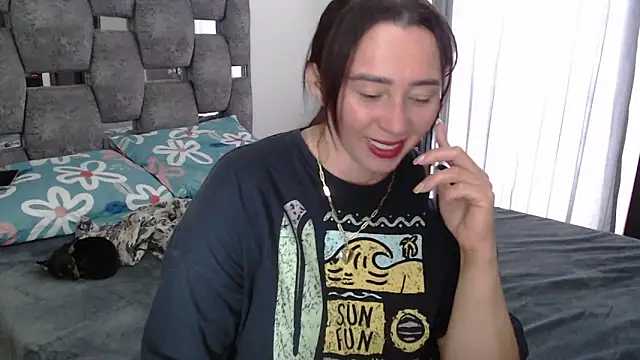 Snapshot of sara_hott_1 chatting on May 14, 2026, 5:20 pm sara hott 1 online show from May 14, 2026, 5:20 pm