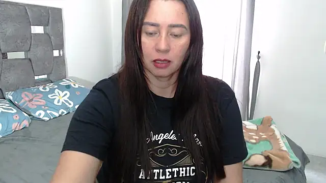 Snapshot of sara_hott_1 chatting on May 15, 2026, 7:43 pm sara hott 1 online show from May 15, 2026, 7:43 pm