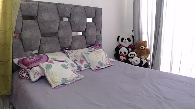 Snapshot of sara_hott_1 chatting on May 17, 2026, 2:24 pm sara hott 1 online show from May 17, 2026, 2:24 pm