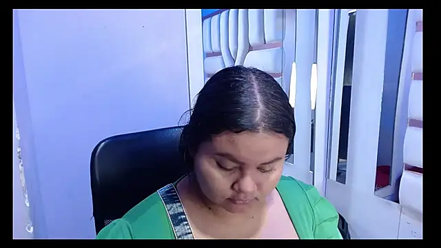 ValenTitis online show from November 8, 2025, 8:40 pm