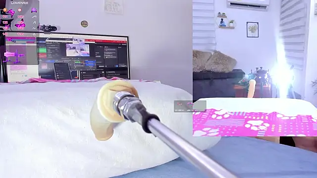 Snapshot of Soraya_Davis chatting on September 22, 2025, 9:33 am Soraya Davis online show from September 22, 2025, 9:33 am