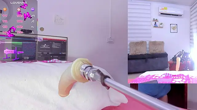 Snapshot of Soraya_Davis chatting on September 28, 2025, 9:25 am Soraya Davis online show from September 28, 2025, 9:25 am