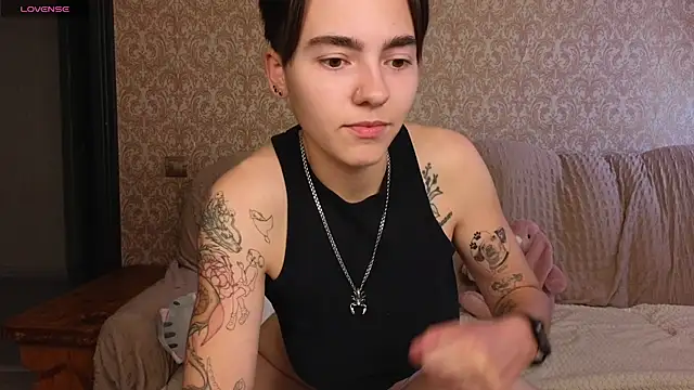 twobabesweet online show from July 26, 2026, 6:32 am