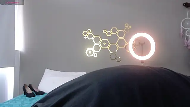 adriscute online show from January 8, 2025, 7:56 pm