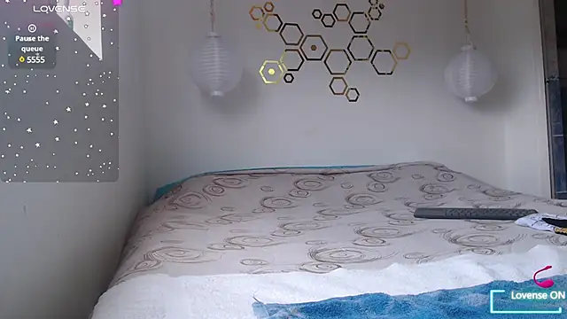 adriscute online show from February 10, 2025, 8:53 pm