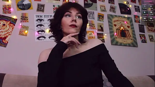 Luna Blake online show from March 19, 2026, 1:37 pm