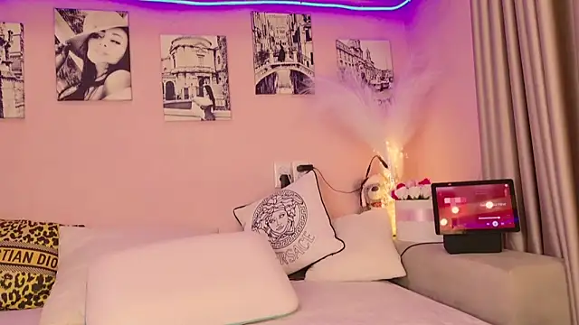 NaomiBlack35 online show from November 13, 2025, 7:35 pm