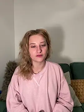 Snapshot of MileySummer chatting on February 7, 2025, 7:38 pm MileySummer online show from February 7, 2025, 7:38 pm