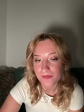 Snapshot of MileySummer chatting on February 8, 2025, 4:14 pm MileySummer online show from February 8, 2025, 4:14 pm