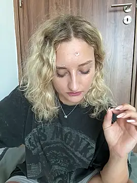 Snapshot of MileySummer chatting on September 17, 2025, 8:05 am MileySummer online show from September 17, 2025, 8:05 am