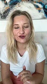 Snapshot of MileySummer chatting on September 26, 2025, 11:03 am MileySummer online show from September 26, 2025, 11:03 am