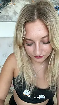 Snapshot of MileySummer chatting on October 1, 2025, 7:36 am MileySummer online show from October 1, 2025, 7:36 am