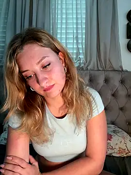 Snapshot of MileySummer chatting on November 11, 2025, 2:17 pm MileySummer online show from November 11, 2025, 2:17 pm