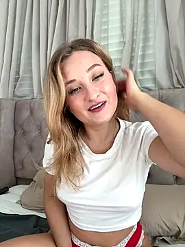 Snapshot of MileySummer chatting on November 23, 2025, 11:32 am MileySummer online show from November 23, 2025, 11:32 am