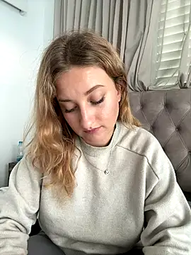 Snapshot of MileySummer chatting on November 29, 2025, 1:36 pm MileySummer online show from November 29, 2025, 1:36 pm