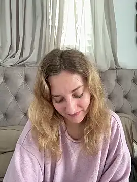 Snapshot of MileySummer chatting on December 21, 2025, 8:43 am MileySummer online show from December 21, 2025, 8:43 am