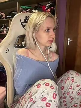 bunnydark00 online show from May 3, 2026, 8:26 pm