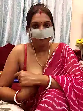 Snapshot of Queen_Dolly chatting on December 29, 2024, 5:44 pm Queen Dolly online show from December 29, 2024, 5:44 pm