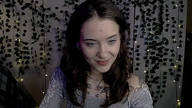 Snapshot of risha_laas chatting on April 30, 2026, 8:57 pm risha laas online show from April 30, 2026, 8:57 pm