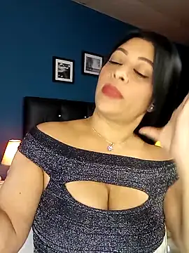 Snapshot of Lashmy111 chatting on March 18, 2025, 1:32 am Lashmy111 online show from March 18, 2025, 1:32 am