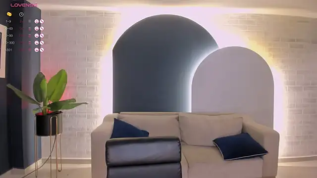 RossieRhoades online show from February 9, 2025, 7:09 pm