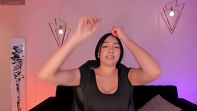 RossieRhoades online show from September 25, 2025, 1:04 pm