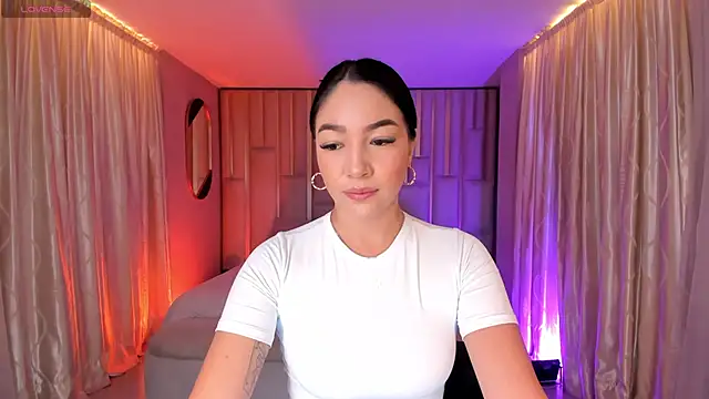 RossieRhoades online show from November 10, 2025, 7:46 pm