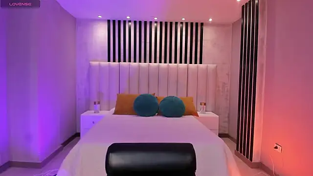 RossieRhoades online show from November 13, 2025, 6:51 pm