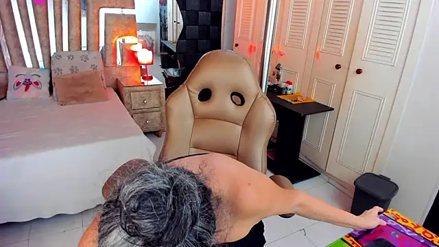 cute sassy online show from April 11, 2026, 1:04 pm