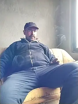 Snapshot of masculine_bear_daddy chatting on December 4, 2025, 8:45 am masculine bear daddy online show from December 4, 2025, 8:45 am