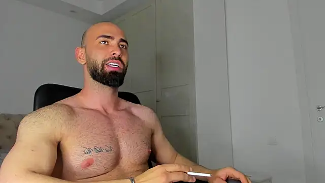 MichaelMasterss online show from April 18, 2026, 10:32 pm