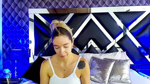 Snapshot of victoriaa_lee_ chatting on March 17, 2025, 7:48 pm victoriaa lee online show from March 17, 2025, 7:48 pm