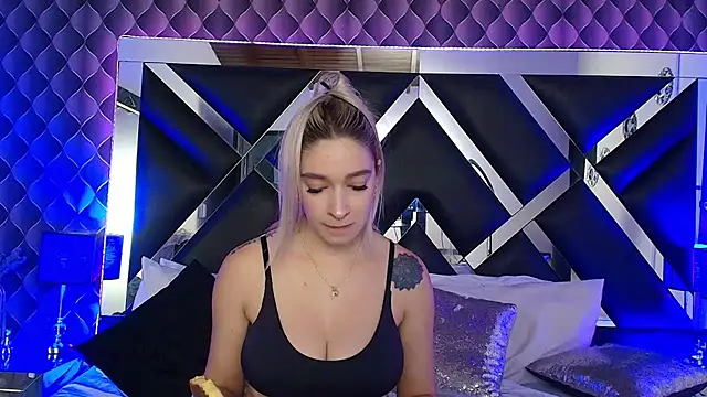 Snapshot of victoriaa_lee_ chatting on November 5, 2025, 12:21 am victoriaa lee online show from November 5, 2025, 12:21 am