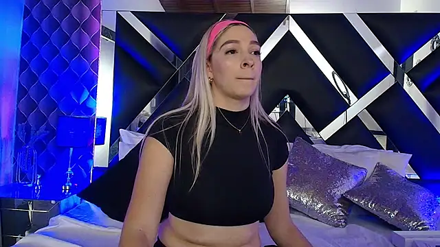 Snapshot of victoriaa_lee_ chatting on November 6, 2025, 7:26 pm victoriaa lee online show from November 6, 2025, 7:26 pm