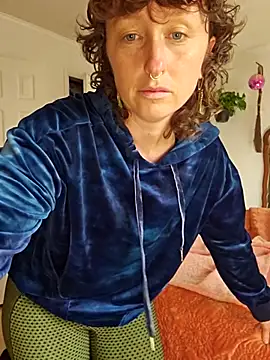 Snapshot of mossy_kiss chatting on November 3, 2025, 4:52 pm mossy kiss online show from November 3, 2025, 4:52 pm