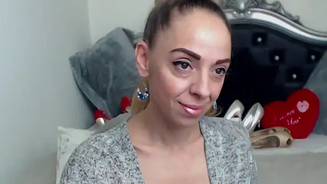 Snapshot of AylyneRichards chatting on September 16, 2025, 5:41 am AylyneRichards online show from September 16, 2025, 5:41 am