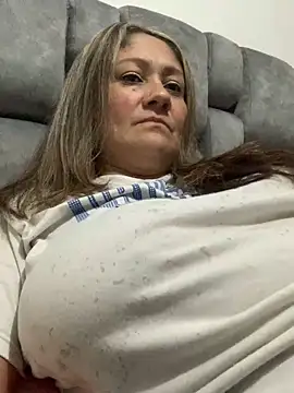 Snapshot of gabiTetas chatting on December 2, 2024, 11:23 am gabiTetas online show from December 2, 2024, 11:23 am