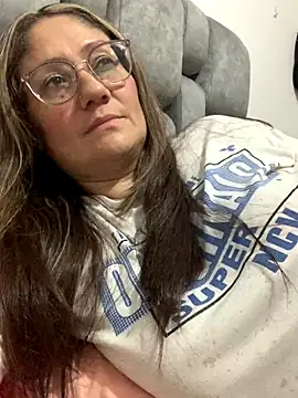 Snapshot of gabiTetas chatting on December 5, 2024, 11:27 am gabiTetas online show from December 5, 2024, 11:27 am